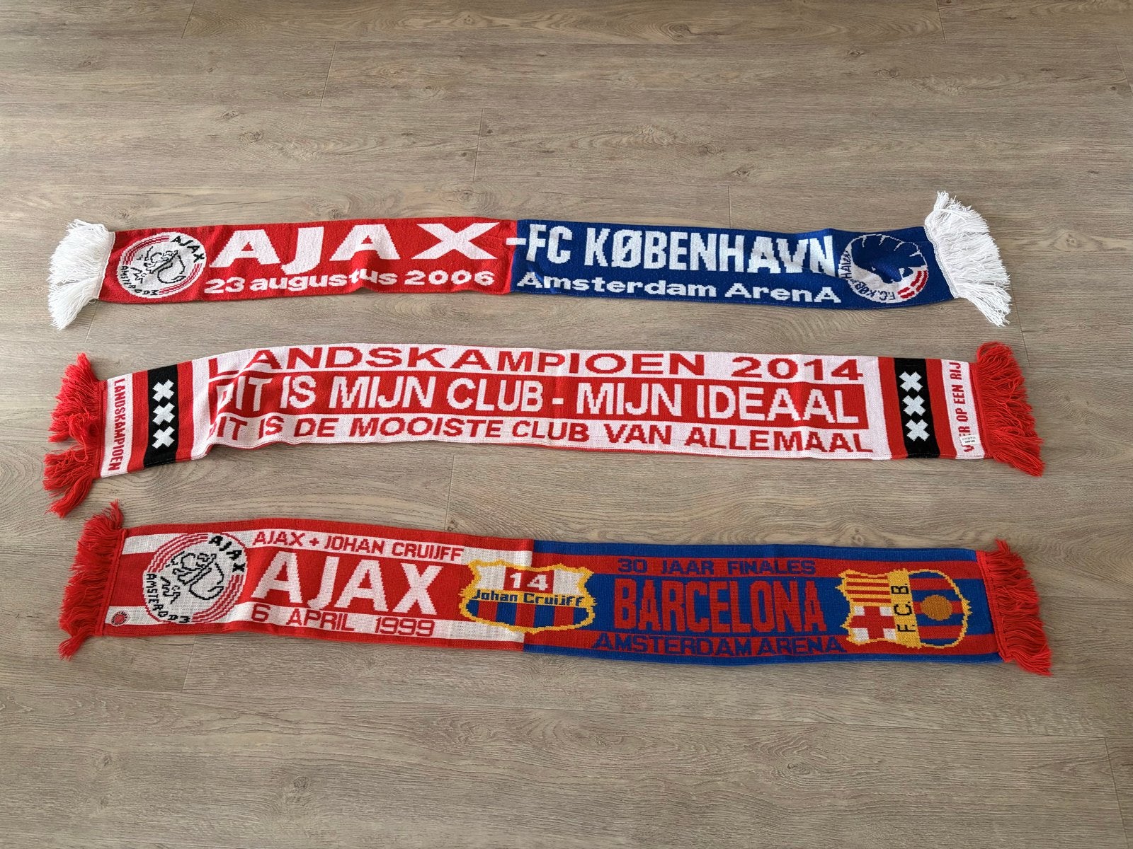 Ajax sjaals - Drie unieke verzamelobjecten, Ophalen of Verzenden, Gebruikt, Ajax, Vaantje of Sjaal