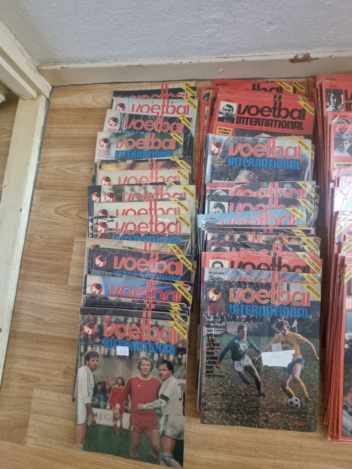 jaren 70 voetbal international herseald, Verzamelen, Ophalen, Gebruikt, Ajax, Boek of Tijdschrift