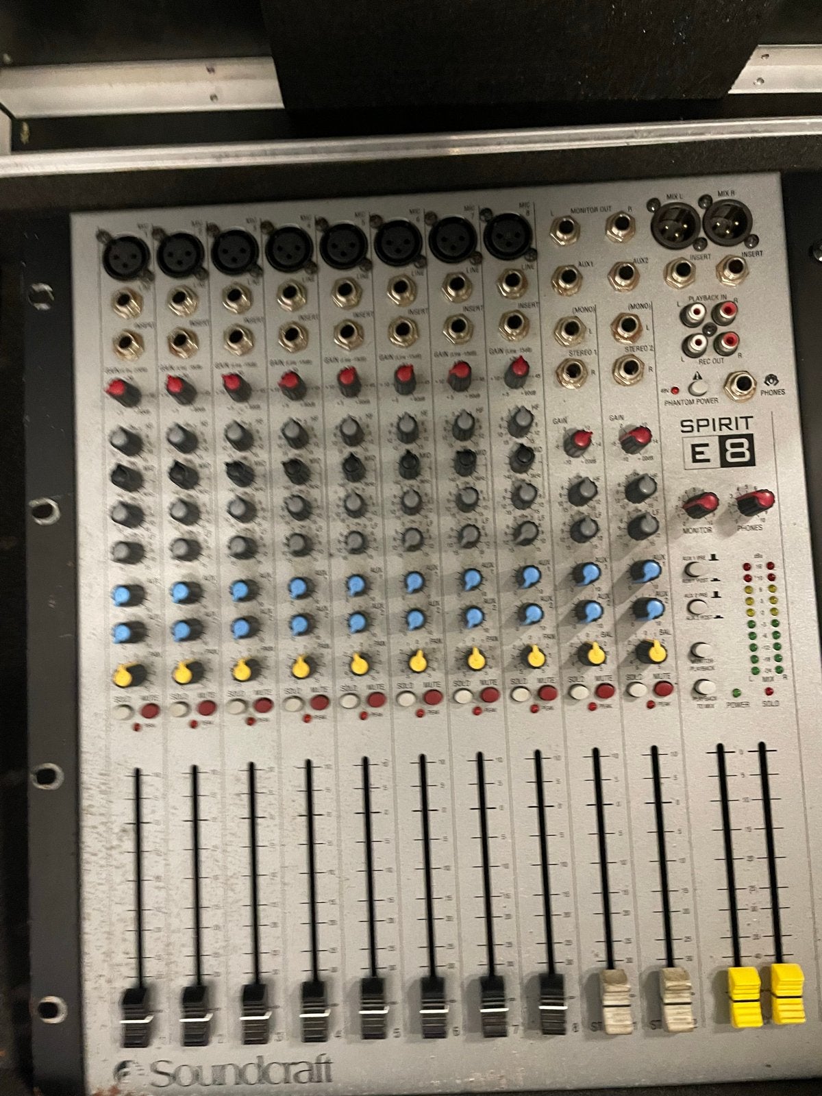 Soundcraft Spirit E8 Mengpaneel in Flightcase, Ophalen of Verzenden, Gebruikt, 10 tot 20 kanalen, Microfooningang