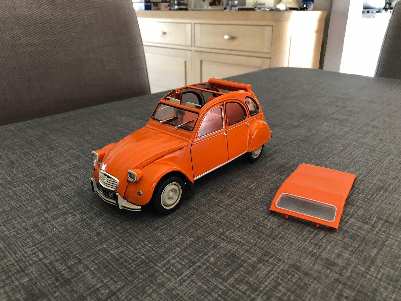 Norev 1/18 Citroën 2cv6 lees tekst, Hobby en Vrije tijd, Modelauto's | 1:18, Ophalen, Zo goed als nieuw, Auto, Norev