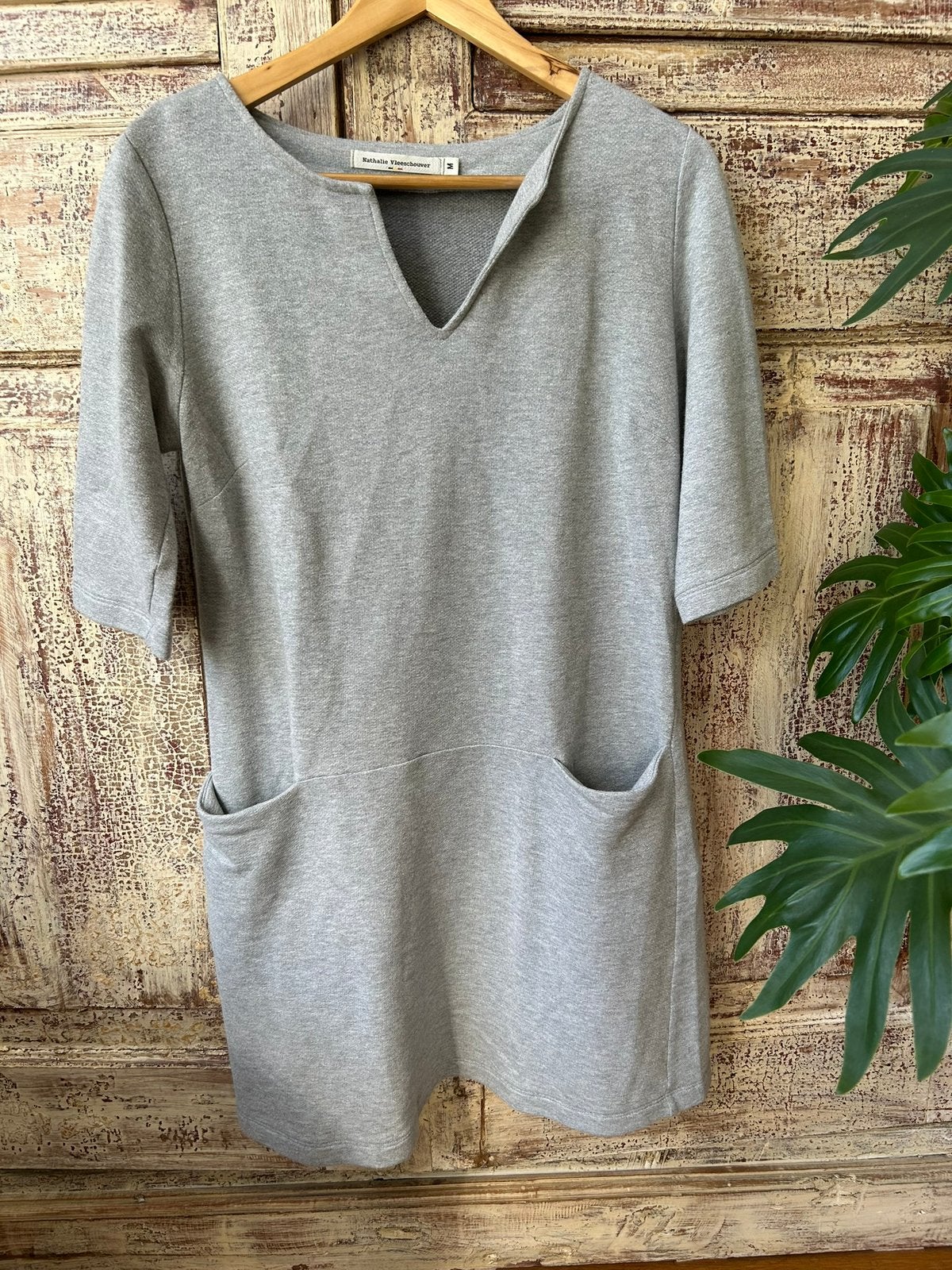 Nathalie Vleeschouwer grijs jurkje maat M, Kleding | Dames, Jurken, Maat 38/40 (M), Ophalen of Verzenden, Zo goed als nieuw, Grijs