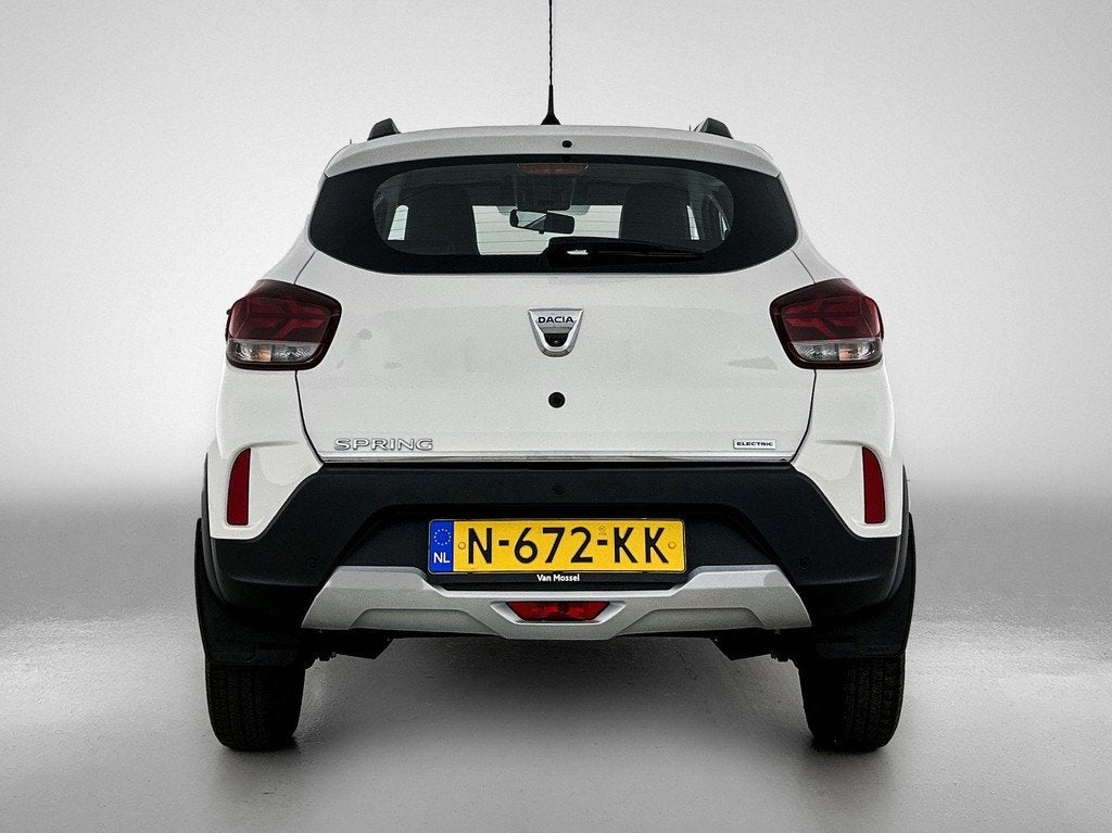 Dacia Spring Comfort Plus (Orange Pack) 27 kWh | Achteruitri, Auto's, 12 maanden, Gebruikt, Leder en Stof, Wit