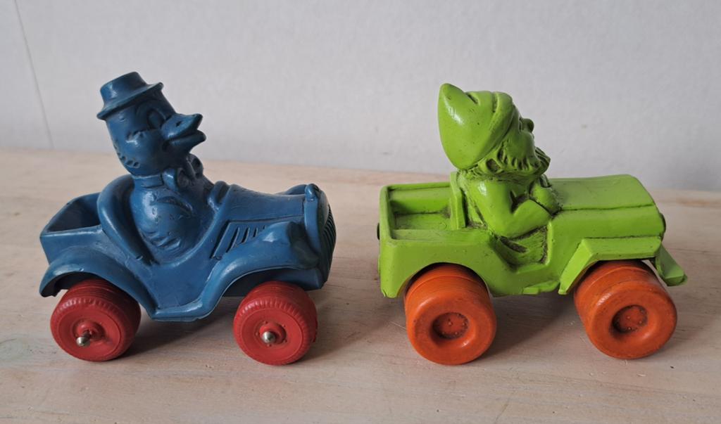 2x rubberen speelgoedauto's. Gijs Gans en kabouter, Ophalen of Verzenden