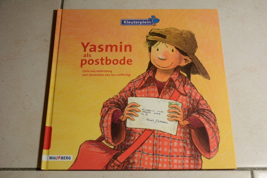Kleuterplein Yasmin als postbode / Carla van Kollenburg, Ophalen of Verzenden, Zo goed als nieuw, Fictie algemeen, Voorleesboek
