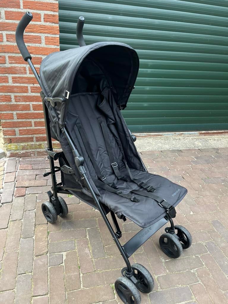 Te koop: zwarte opvouwbare buggy met zonnekap, Kinderen en Baby's, Buggy's, Ophalen, Gebruikt, Overige merken, Verstelbare rugleuning