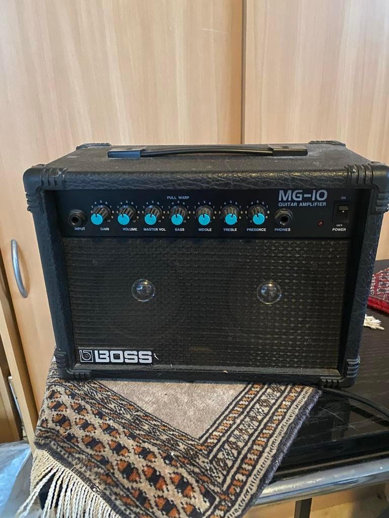 2 x gitaar versterker een boss en een park, Muziek en Instrumenten, Versterkers | Bas en Gitaar, Ophalen, Gebruikt, Gitaar, Minder dan 50 watt