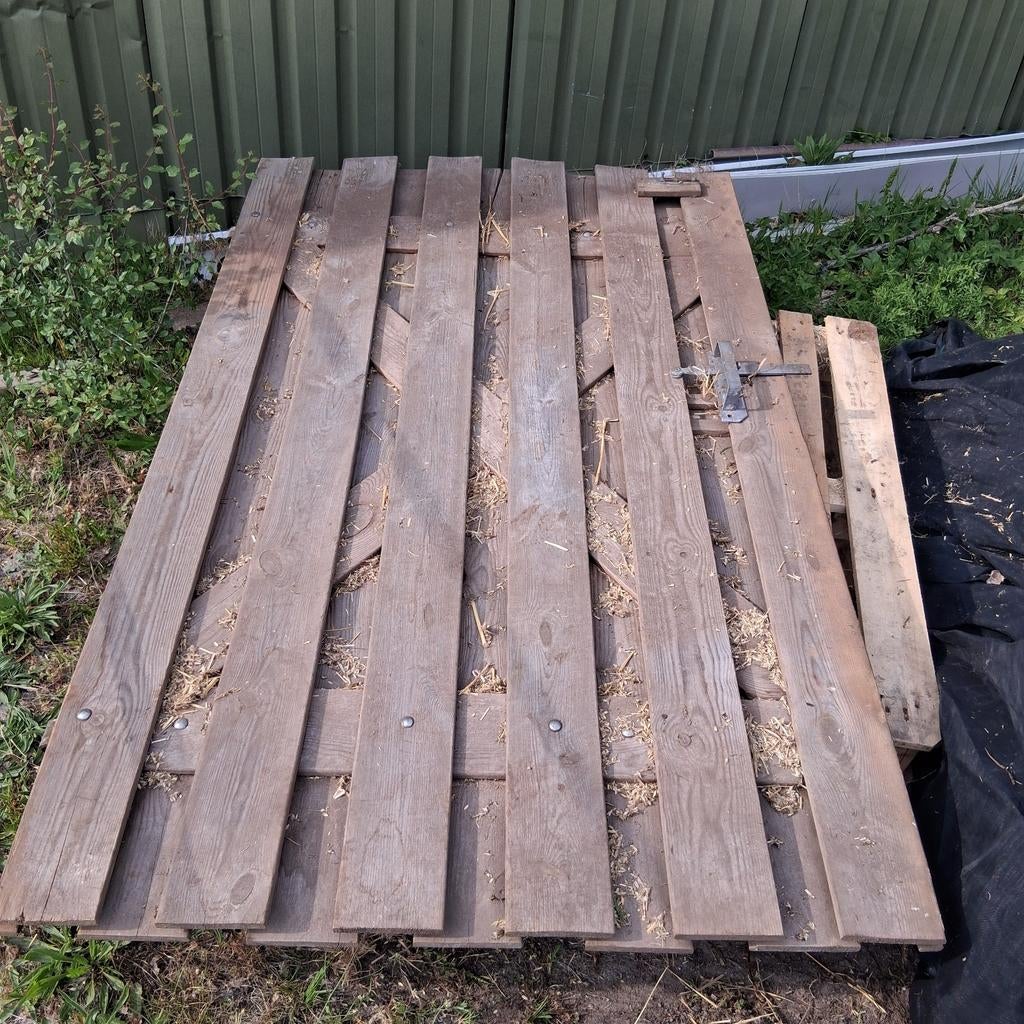 Gebruikte schuttingdeur van hout - 118 breed 200 cm hoog, Met poort, Gebruikt, Ophalen of Verzenden, Tuinhek