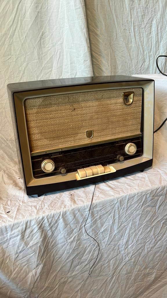 Philips radio B4X79A buizenradio uit ongeveer 1958., Ophalen
