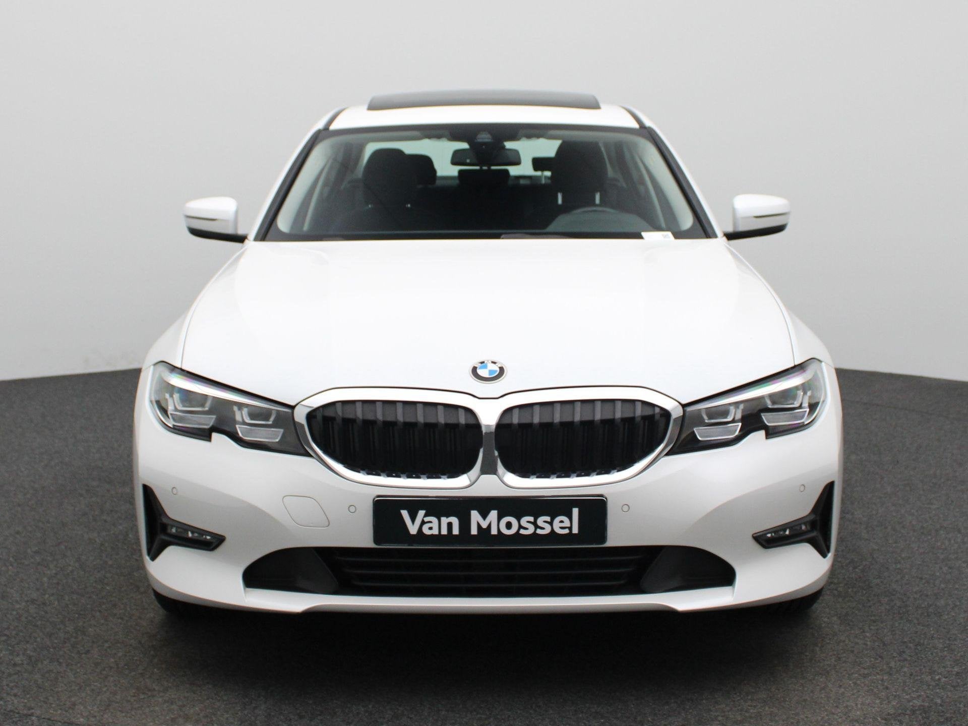 BMW 3-serie 318i Executive | SCHUIFDAK | NAVIGATIE | PARKEER, Auto's, Gebruikt, Euro 6, 1465 kg, Wit