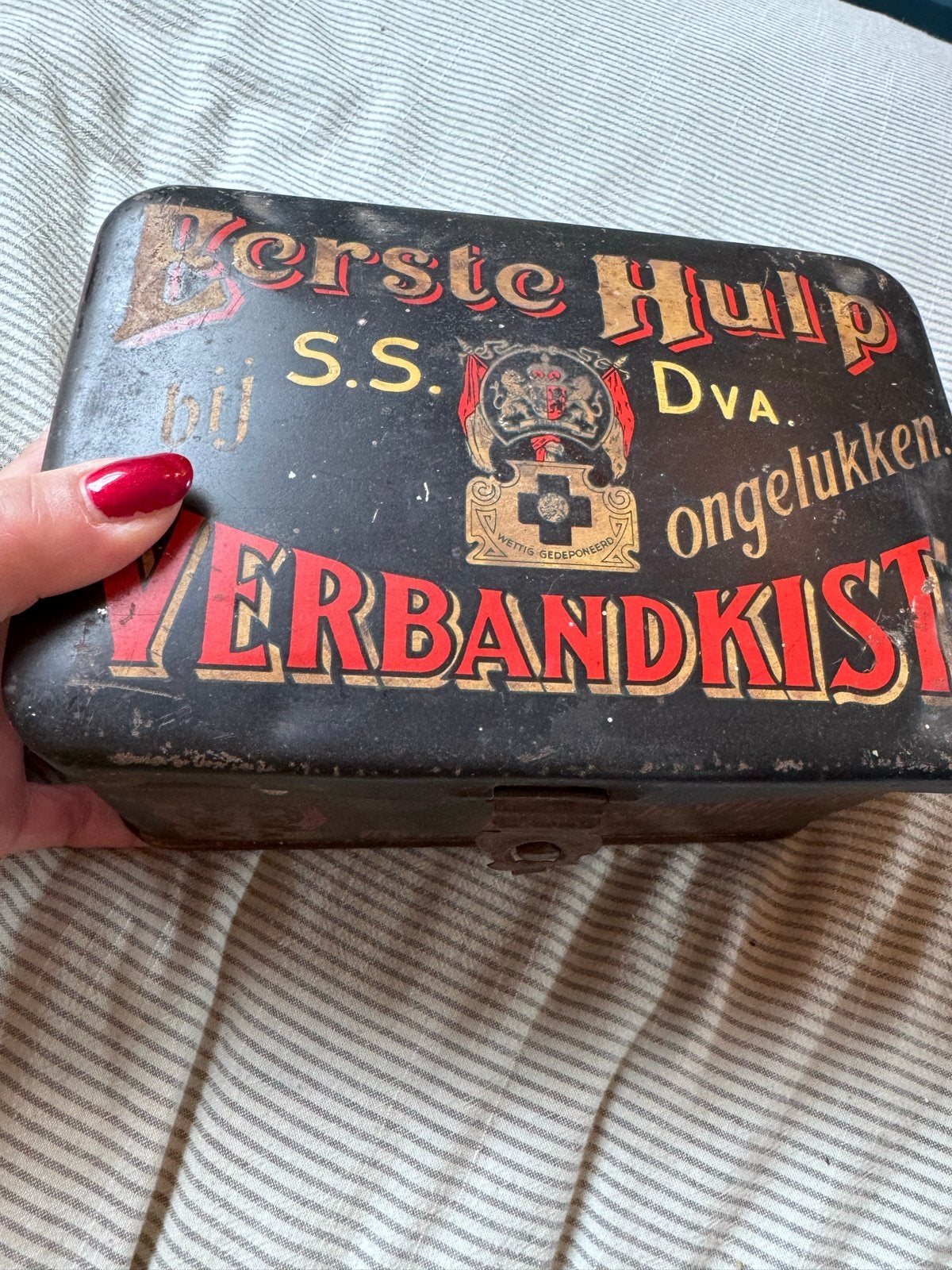 Antieke EHBO Verbandkist S.S. DVA met inhoudslijst, Ophalen of Verzenden