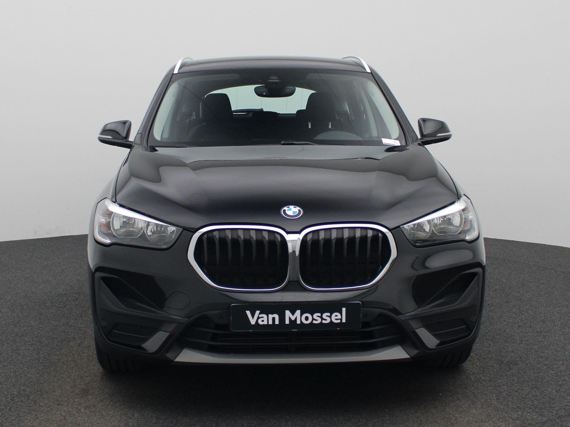 BMW X1 sDrive 18i | Airco | Navigatie | Parkeersensoren |, 12 maanden, Gebruikt, Zwart, Handgeschakeld