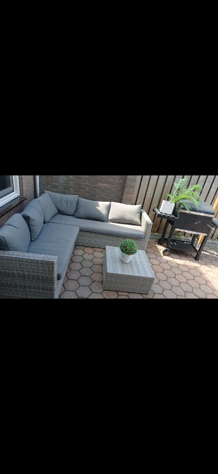 Grijze Wicker Loungeset met Kussens en Bijzettafel, 4 zitplaatsen, Bank, Ophalen of Verzenden, Zo goed als nieuw