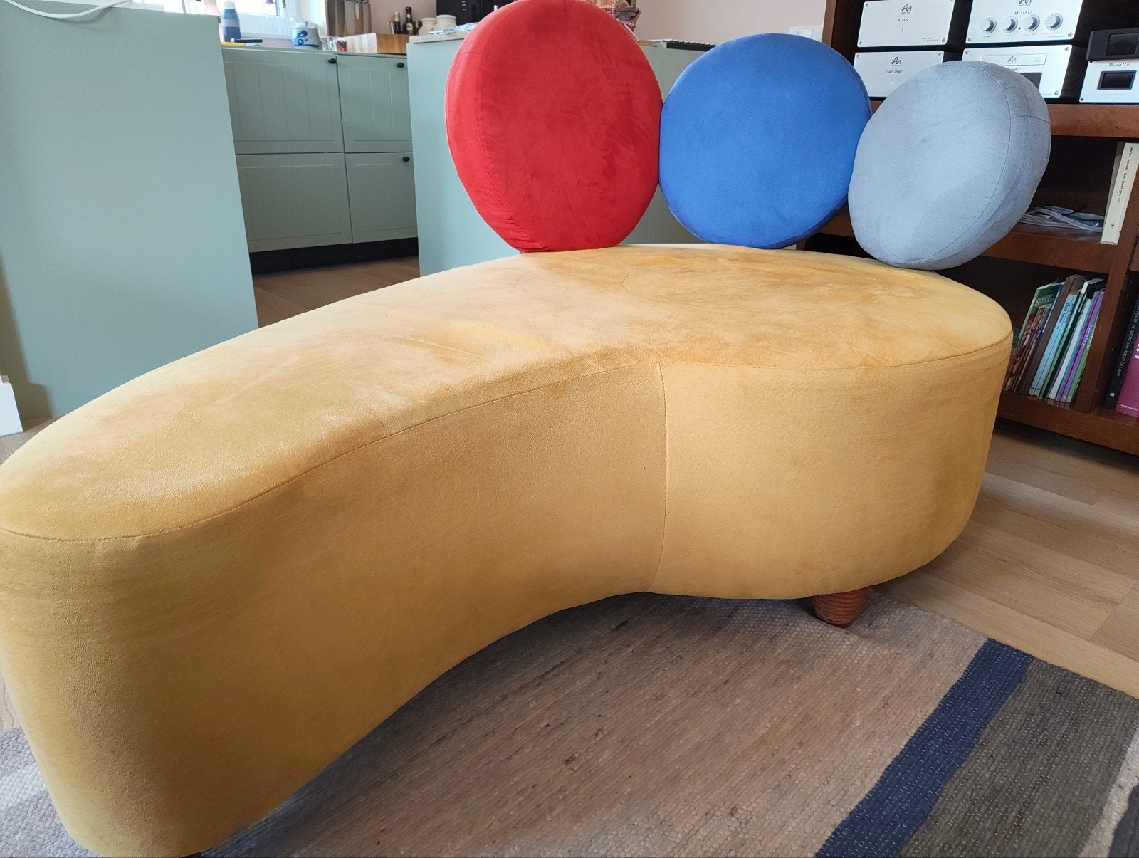 Gele loungebank/chaise longue met uniek design, Huis en Inrichting, Ophalen, 125 cm of meer, Zo goed als nieuw, 125 cm of meer