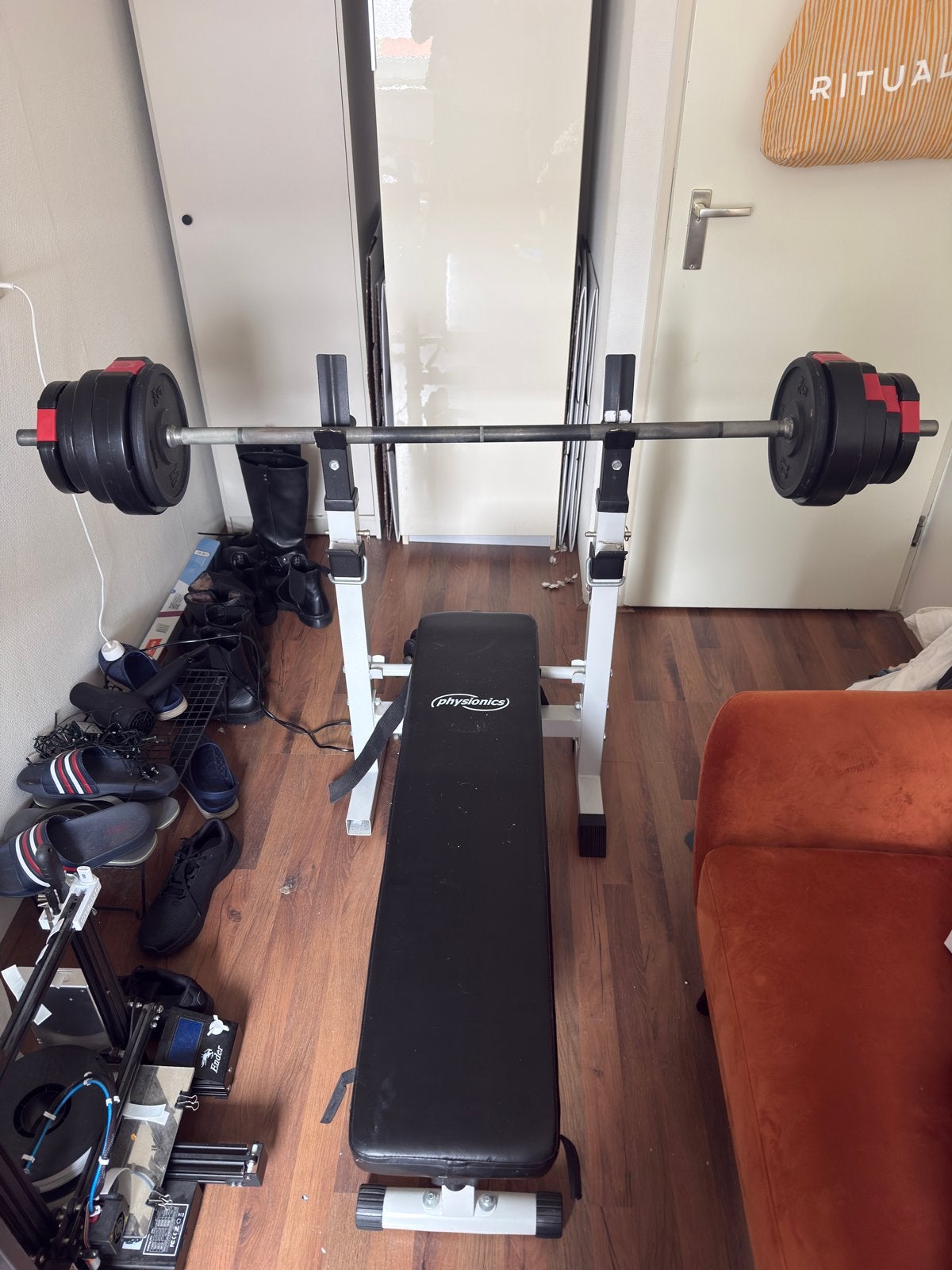 Fitnessbank met halterstang, schijven en dumbells, Ophalen of Verzenden, Gebruikt, Armen, Fitnessbank