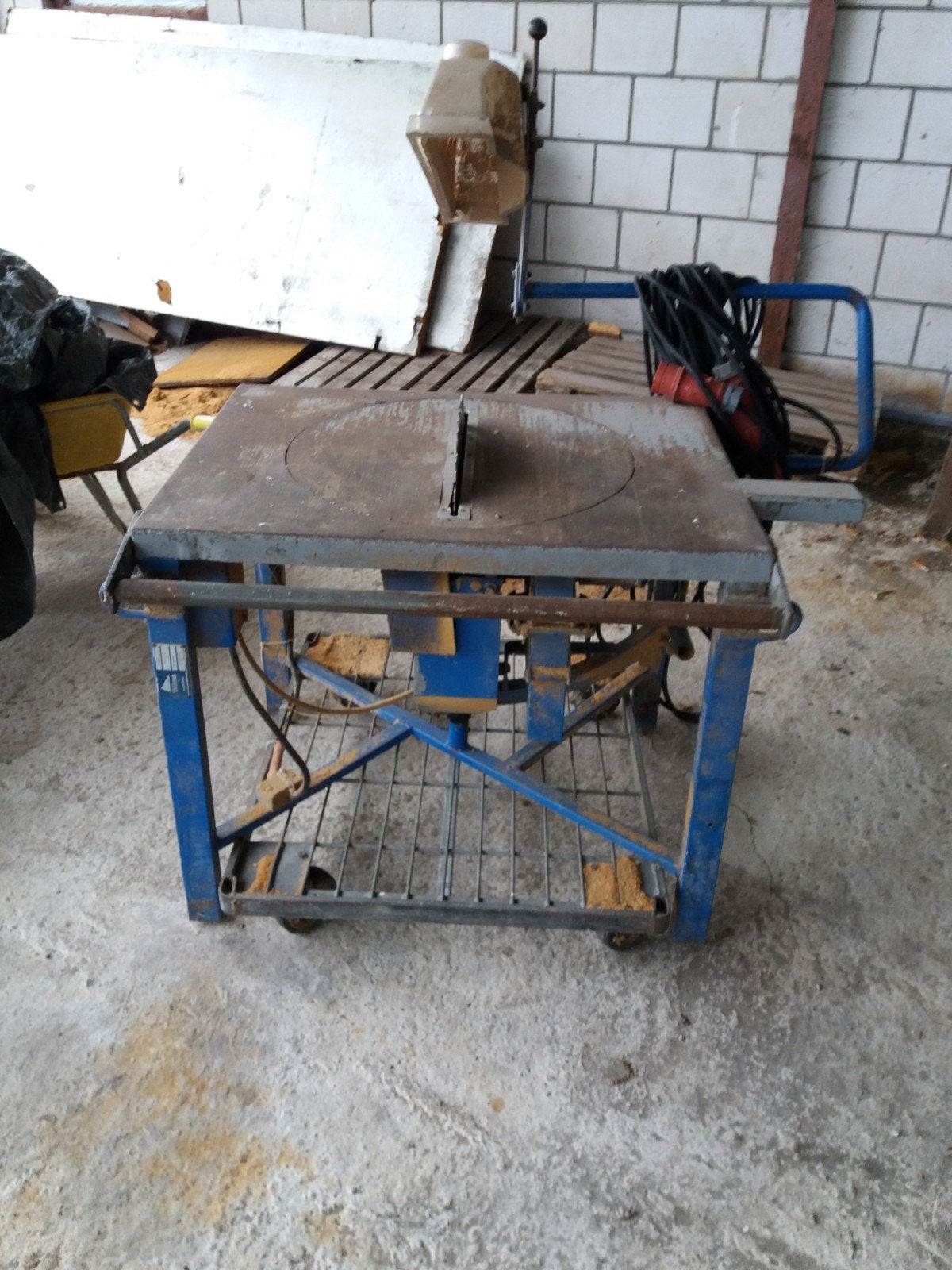 Robuuste cirkelzaagtafel - Ideaal voor diverse zaagklussen, Doe-het-zelf en Verbouw, Ophalen, Gebruikt, Cirkelzaag, Onbekend