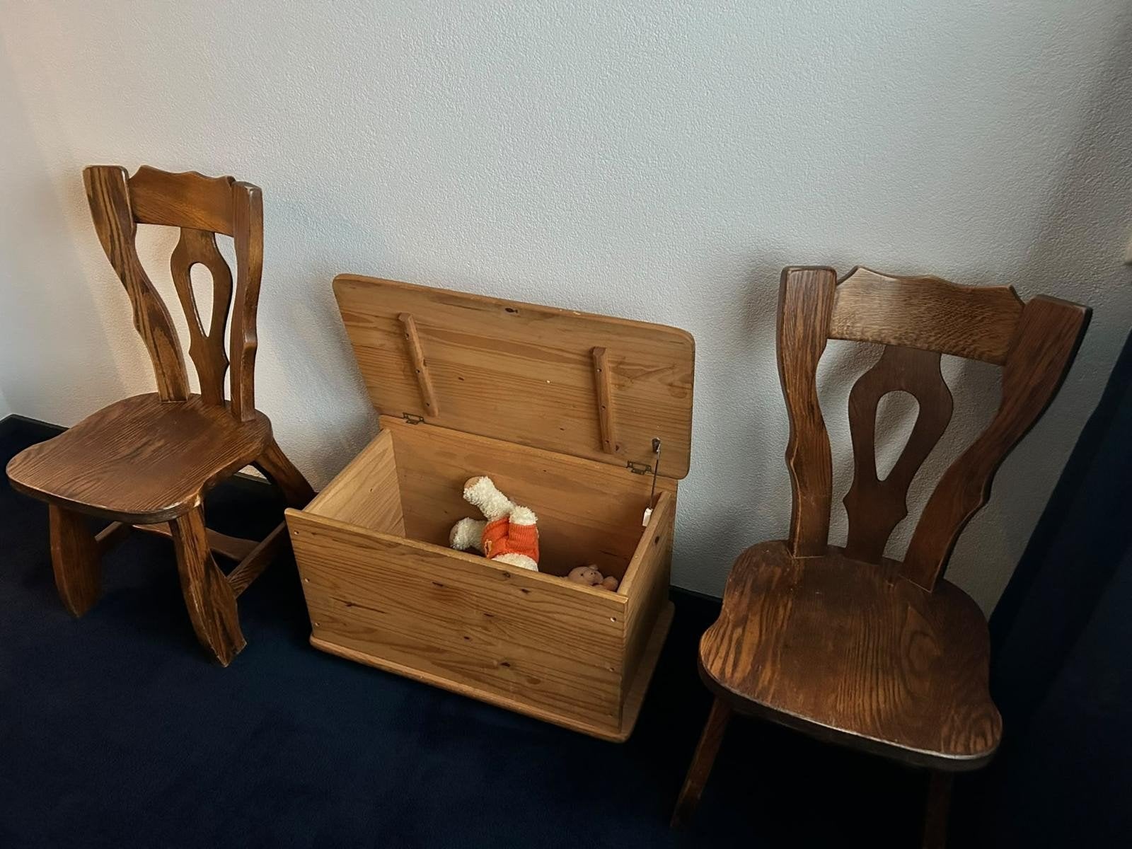 Set van 2 houten stoelen en opbergkist, Ophalen