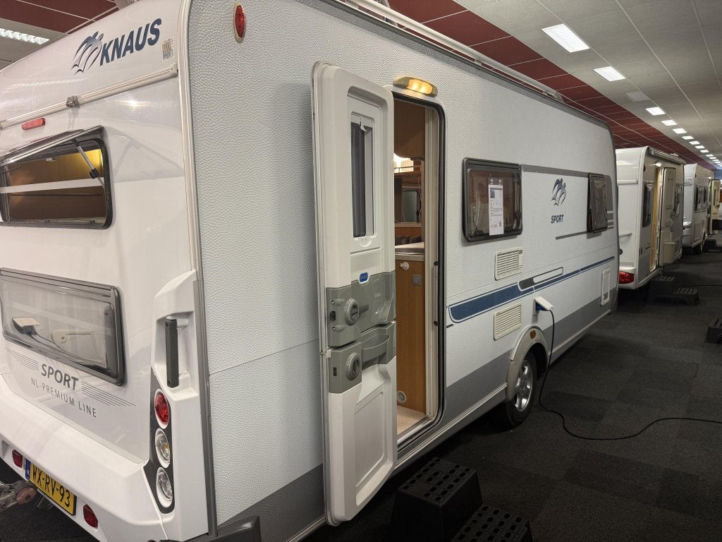 KNAUS SPORT 500 FDK STAPELBED VASTBED TREINZIT VOORT 6 PERS, Caravans en Kamperen, Dwars-stapelbed, Bedrijf, 5 tot 6 meter, Knaus