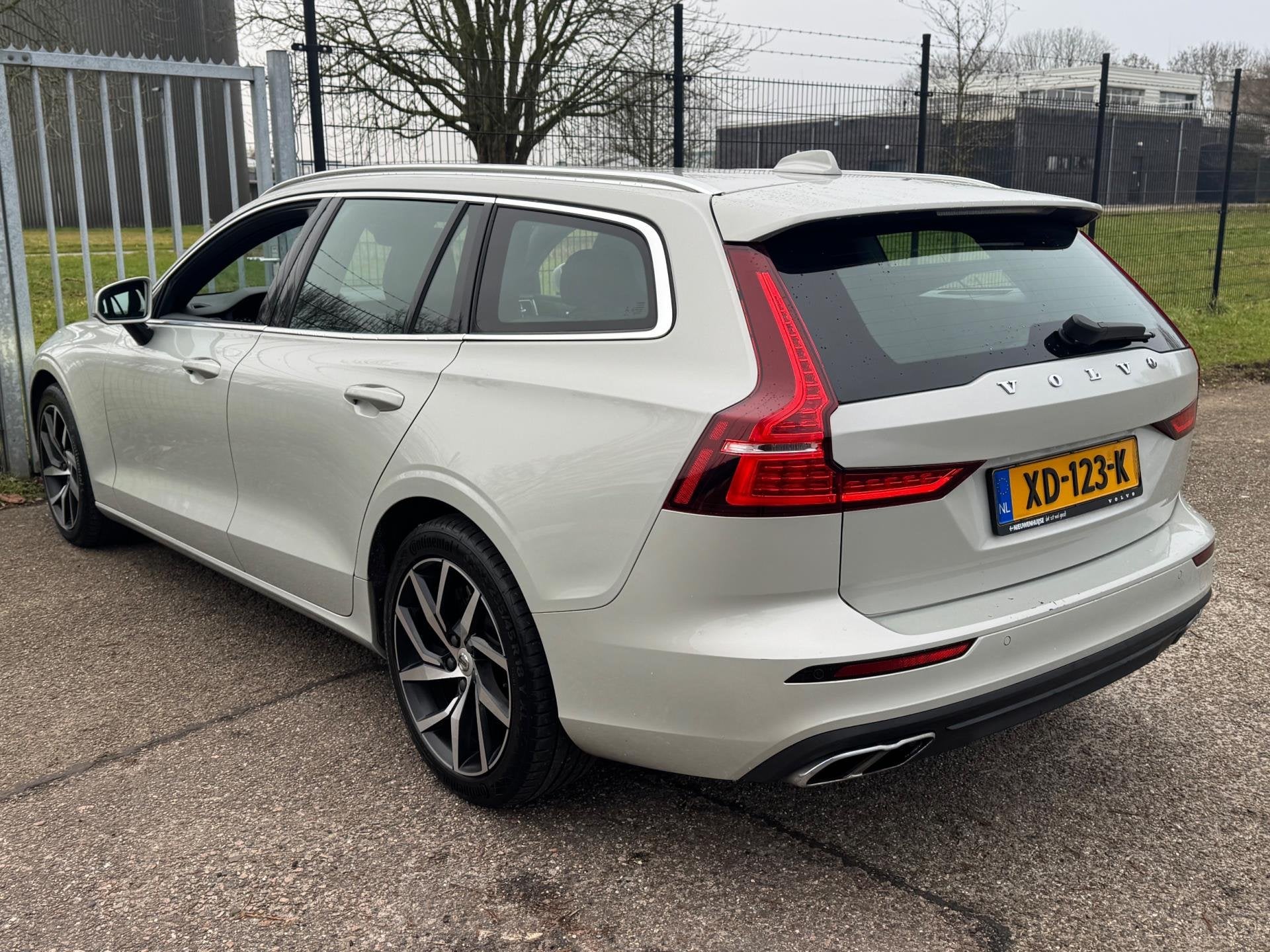 Volvo V60 2.0 D4 190PK Momentum Leder LED Camera Nw Model, Auto's, Gebruikt, Euro 6, Diesel, 22 km/l