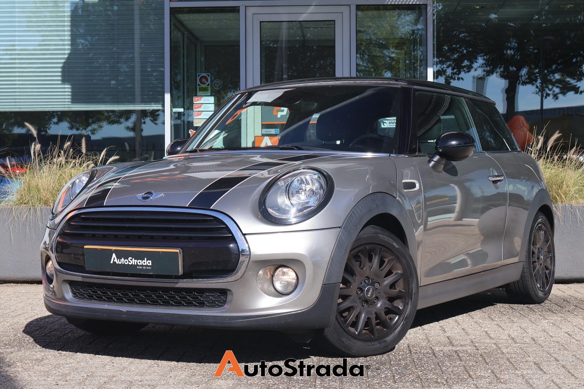Mini Mini 1.5 Cooper 136pk | Navi | Stoelverwarming | Parkee, Auto's, Keurmerk '100% Onderhouden', Dealer onderhouden, Gebruikt