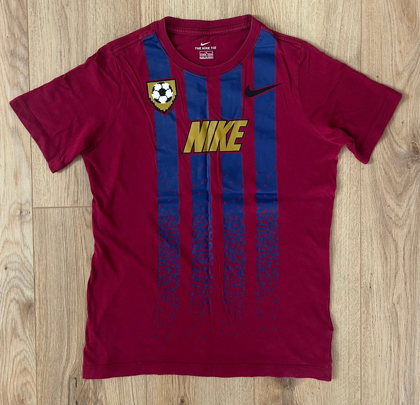 Als nieuw Nike voetbalshirt bordeaux blauw goud L 152 158, Ophalen of Verzenden, Zo goed als nieuw, Jongen, Shirt of Longsleeve