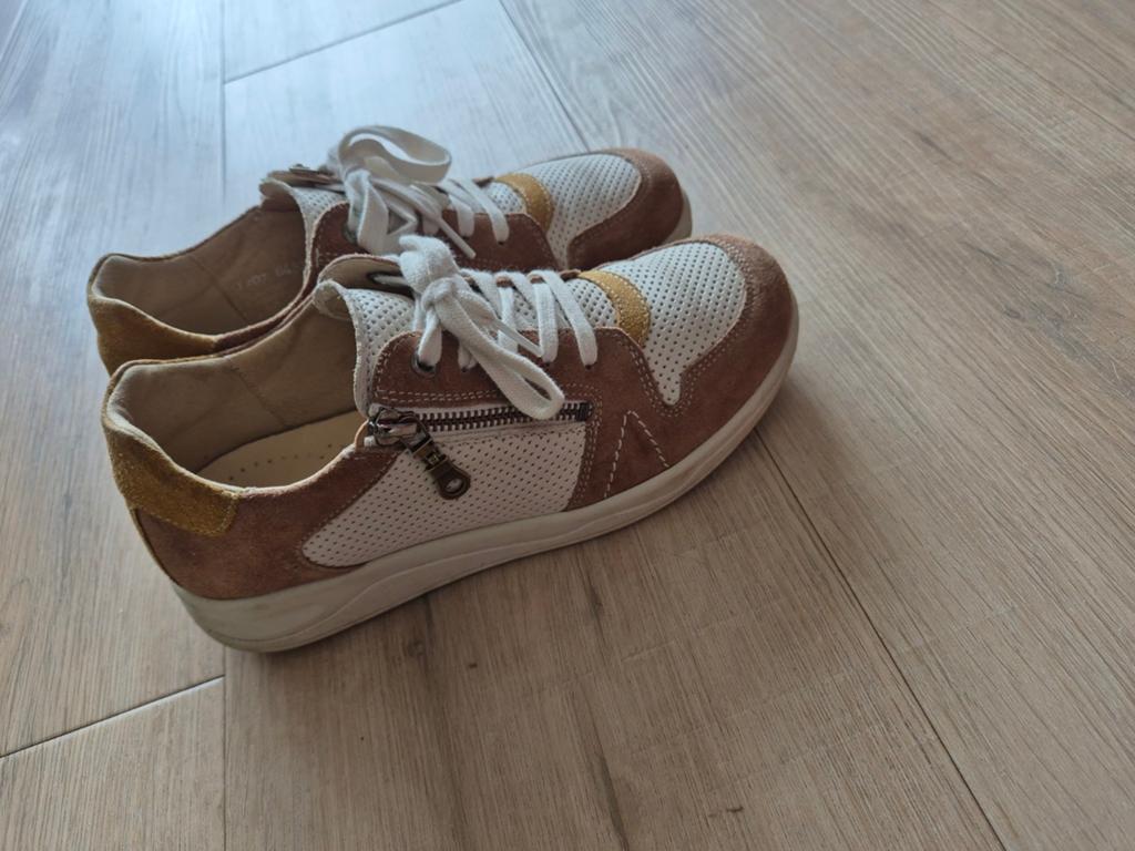 HELVESKO  DAMESSCHOENEN  MAAT  38, Kleding | Dames, Schoenen, Ophalen of Verzenden, Zo goed als nieuw, Sneakers of Gympen