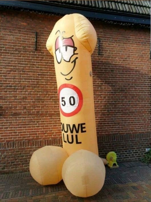 Opblaasbare Ouwe Lul te huur, verhuur, huren 3,5 mtr. hoog., Ophalen, Zo goed als nieuw, Verjaardag
