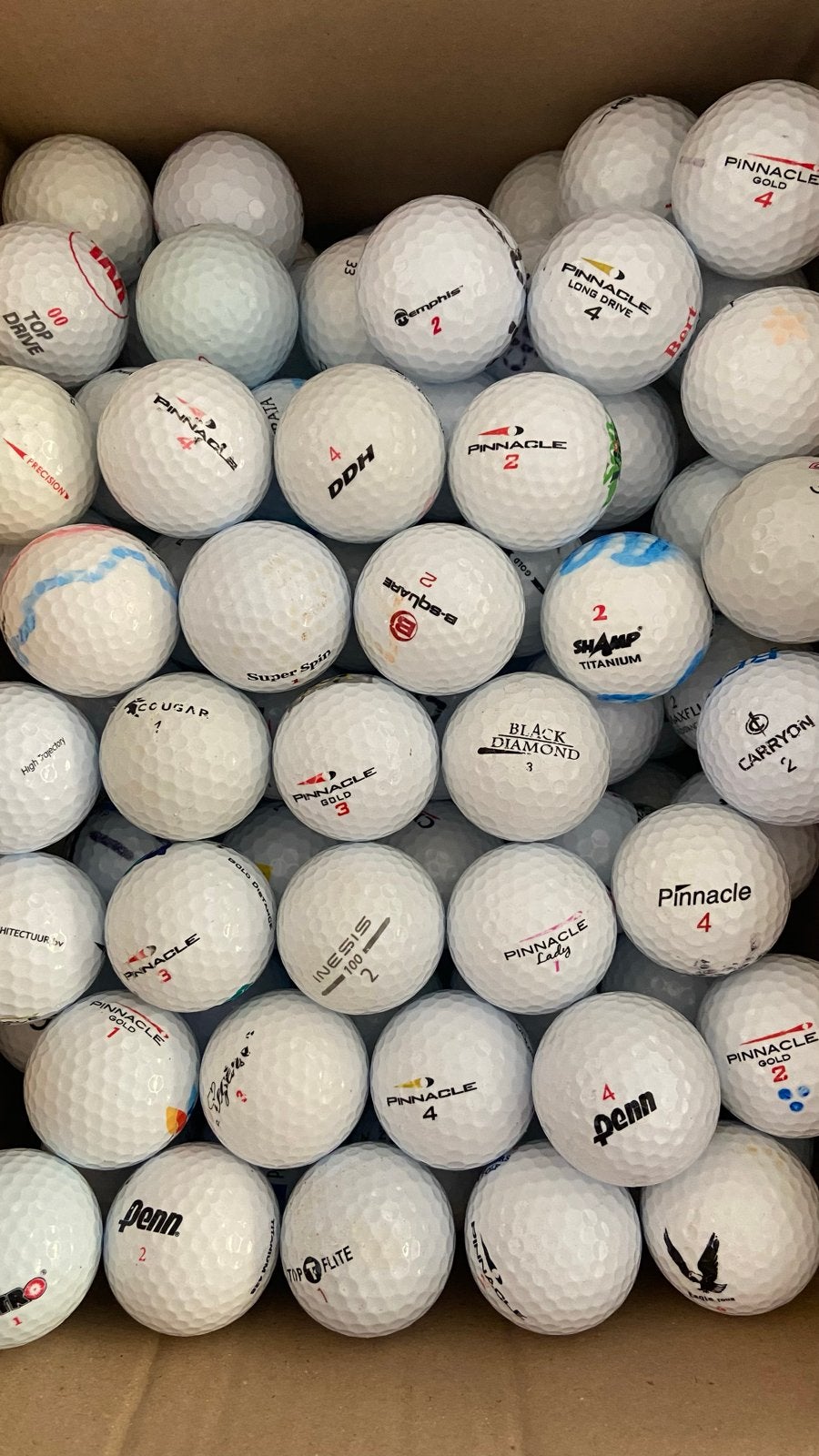 140 golfballen in doos  - Gebruikt maar goed, Ophalen of Verzenden, Gebruikt, Bal(len), Overige merken