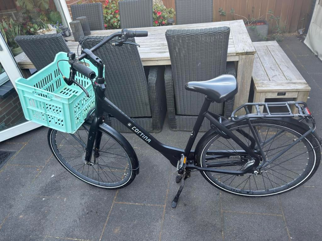 Dames fiets Cortina met krat frame maat 57 wielen 28”, Fietsen en Brommers, Fietsen | Dames | Omafietsen, Zo goed als nieuw, 56 cm of meer