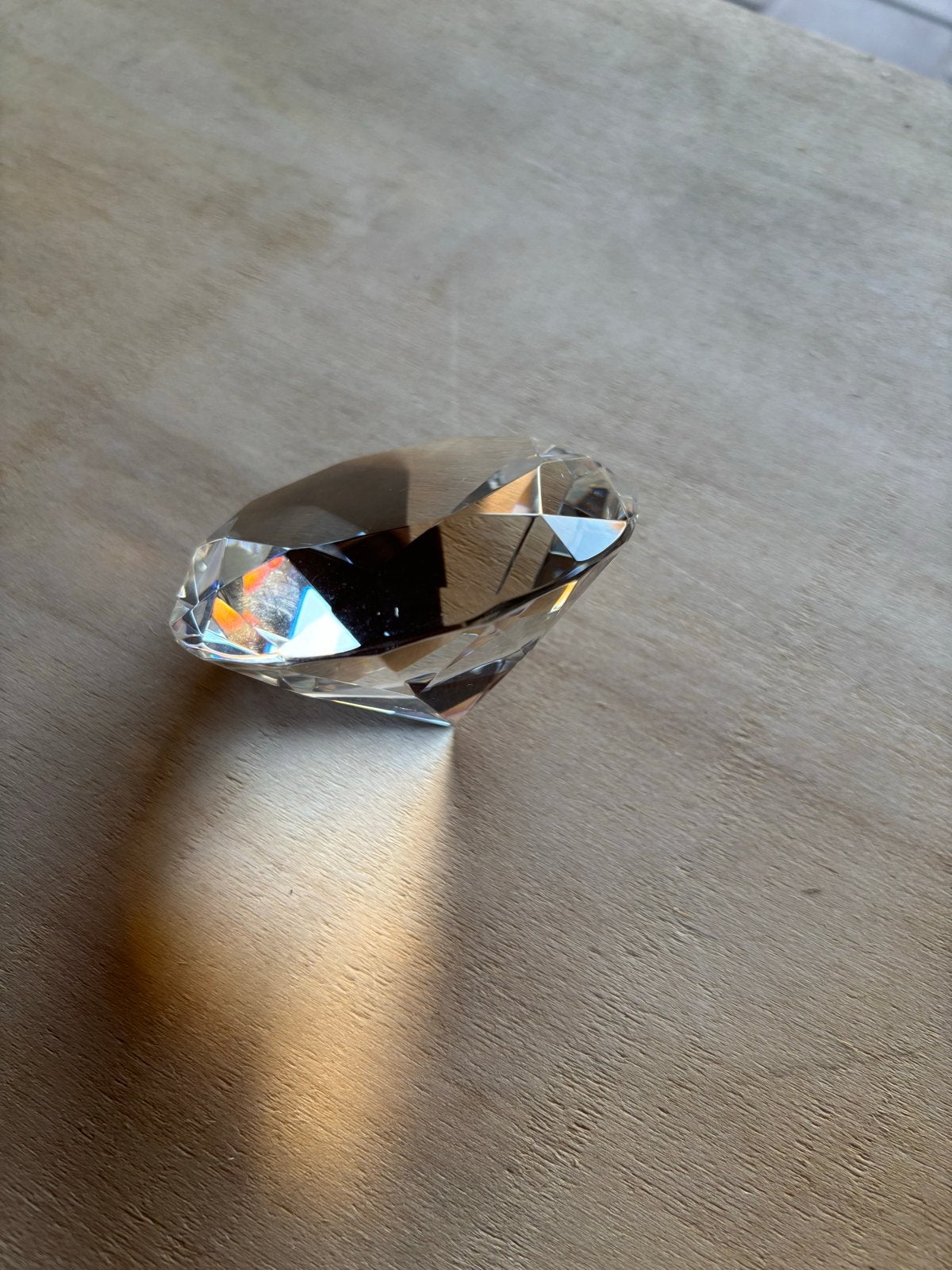 Grote decoratieve glazen diamant/ presse papier, Ophalen of Verzenden, Zo goed als nieuw, Glas, Modern