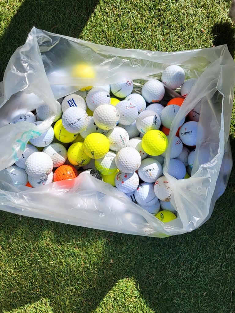 100 golfballen, Sport en Fitness, Golf, Ophalen, Bal(len)