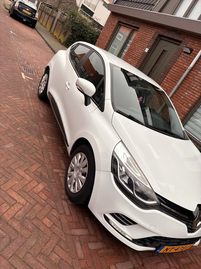 Renault Clio Energy TCe 90pk Eco2 S&S 2017 Wit, Auto's, Renault, Particulier, Clio, Benzine, A, Hatchback, Handgeschakeld, Origineel Nederlands