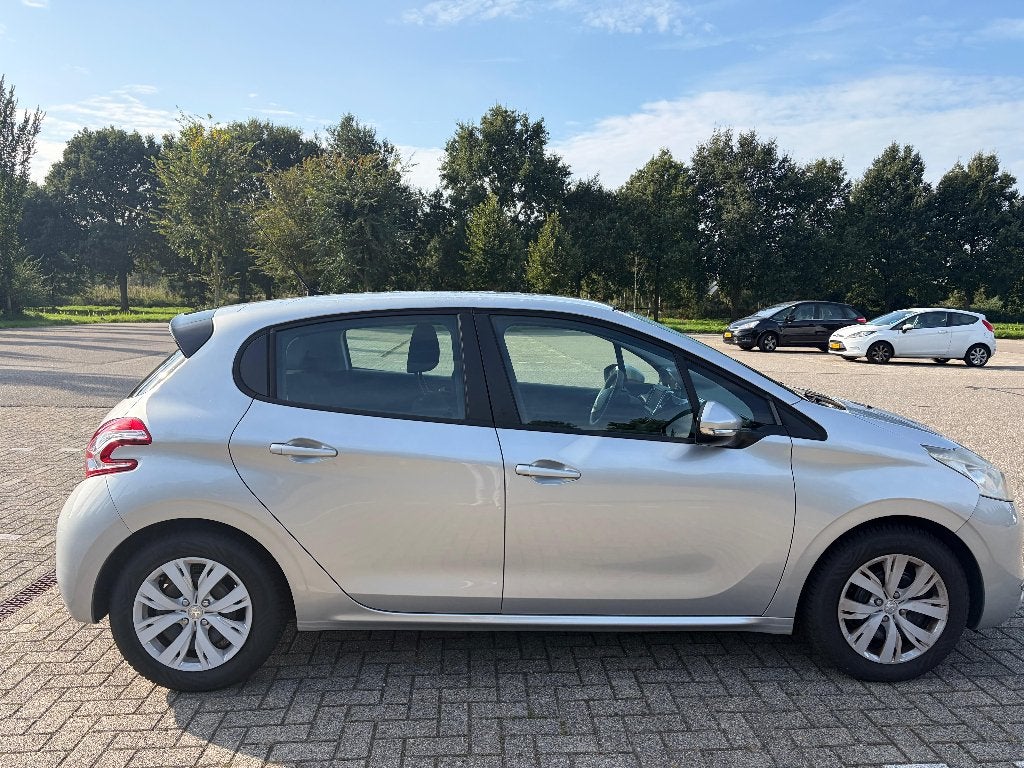 Foto 5 van Peugeot 208 1.2 VTi 82PK 5D 2013 - Grijs / Zilver