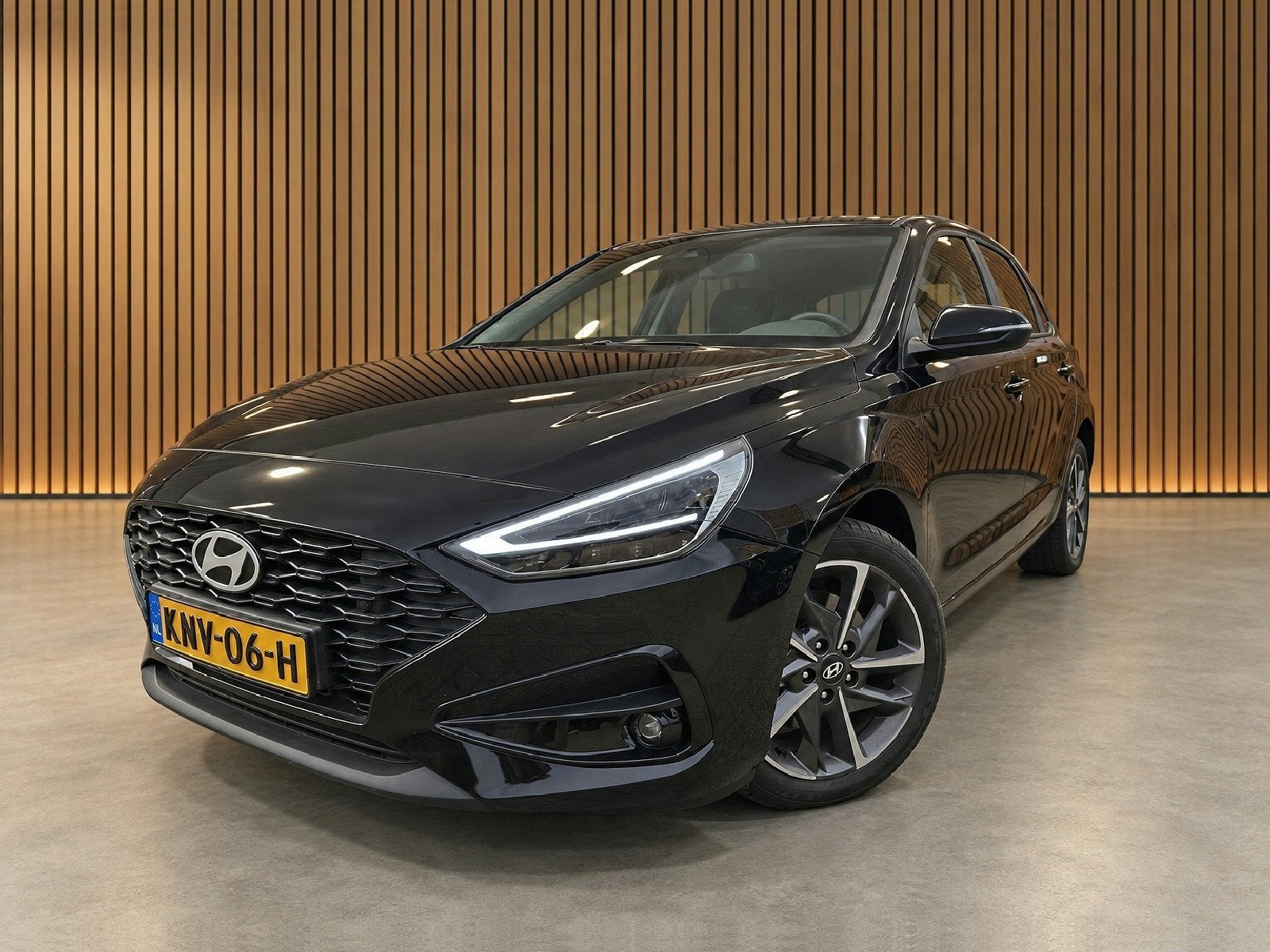 Hyundai I30 1.5 T-GDi MHEV camera / navigatie / app, Dealer onderhouden, Stof, Gebruikt, 4 cilinders
