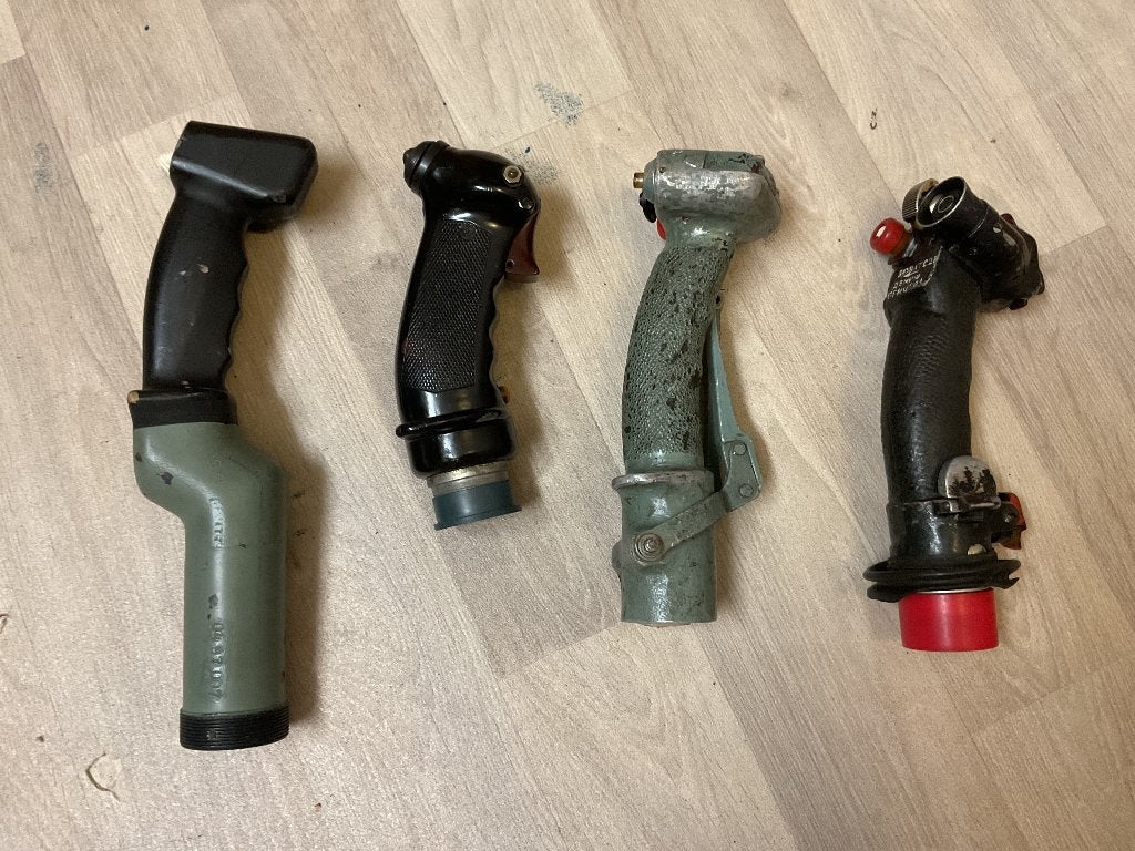Stuurknuppel MiG21 SU24 F104 L39 flight control stick, Verzamelen, Ophalen of Verzenden, Luchtmacht, Amerika