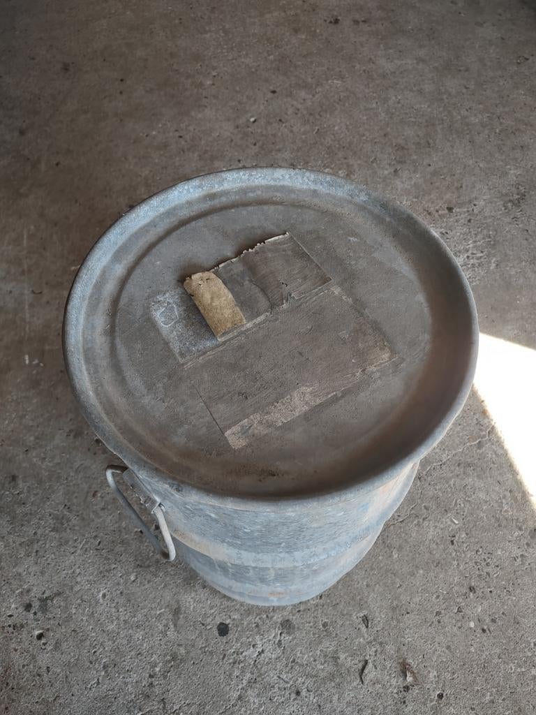 Metalen opbergbus met deksel, Minder dan 50 cm, Gebruikt, 50 tot 100 cm, 50 tot 75 cm