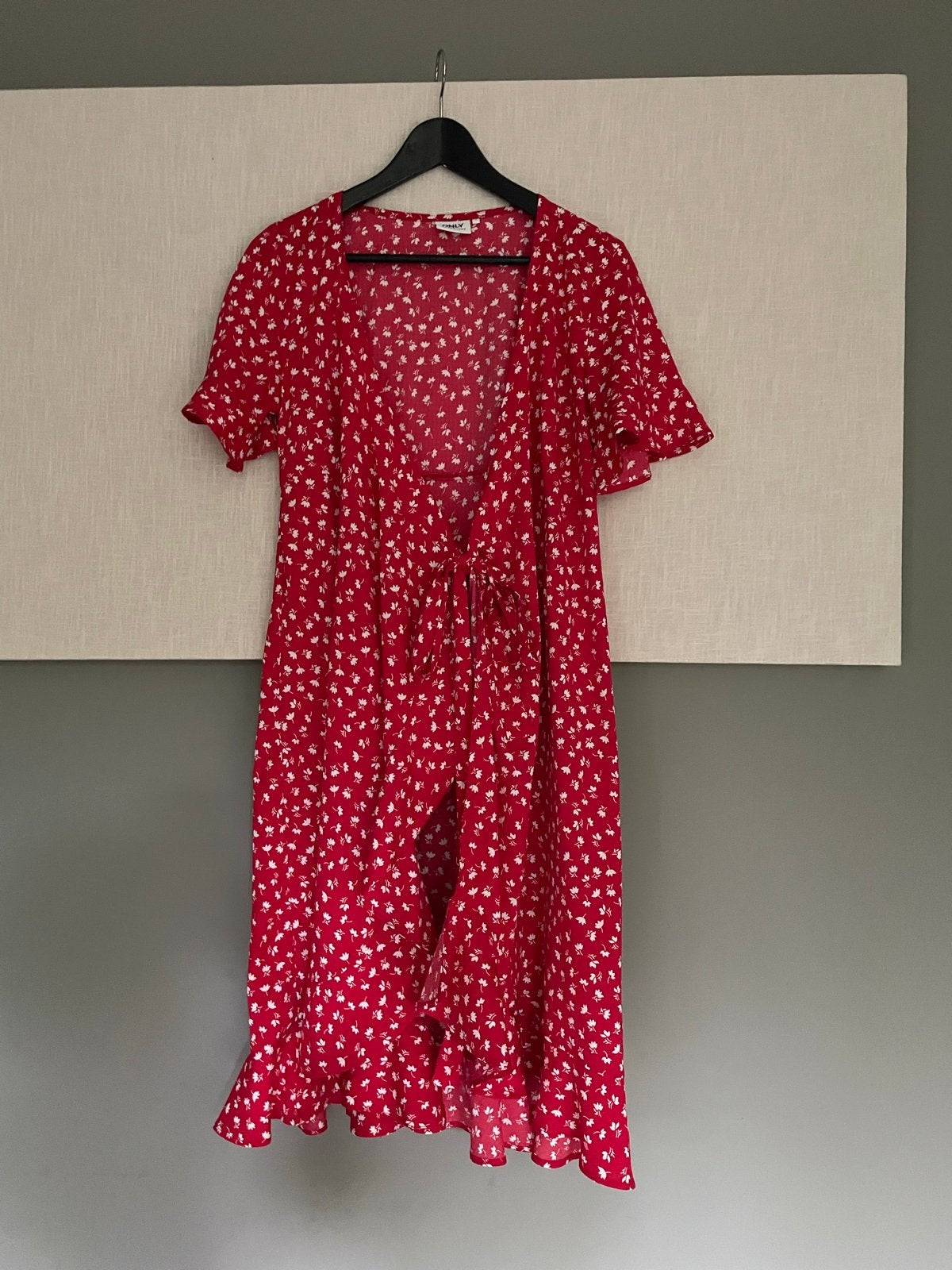 Rode zomer wikkeljurk met bloemenprint - Maat M, Maat 38/40 (M), Verzenden, Knielengte, Gedragen