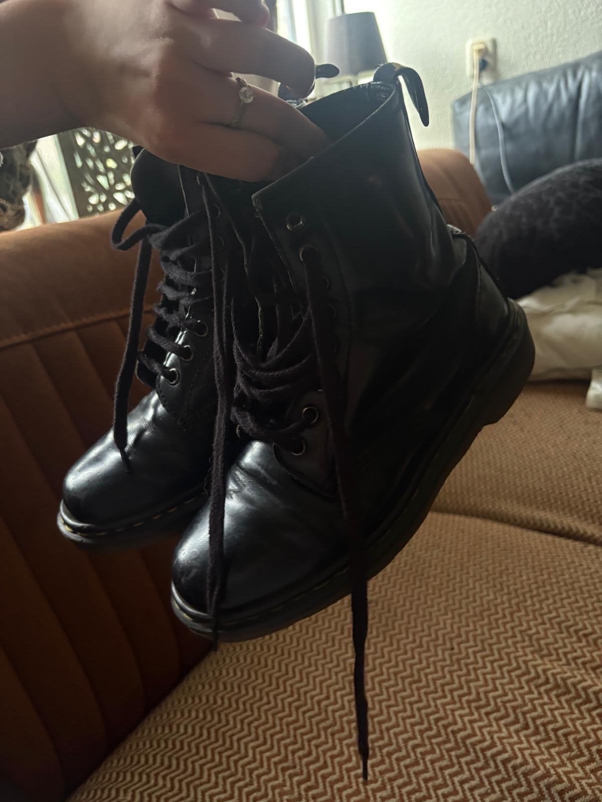 Zwarte Dr. Martens laarzen - Zo goed als nieuw, Kleding | Dames, Schoenen, Ophalen of Verzenden, Zo goed als nieuw, Zwart, Lage of Enkellaarzen