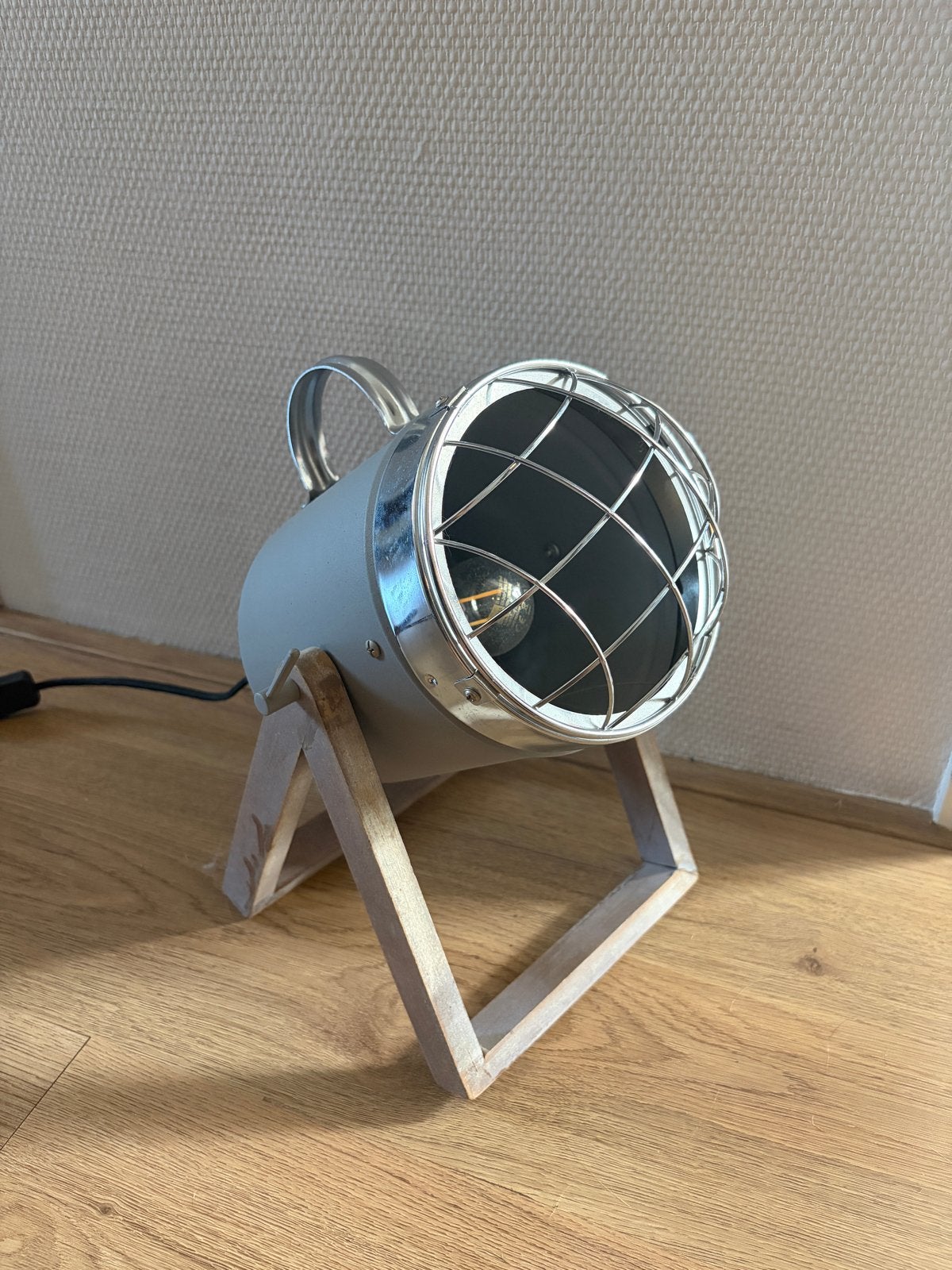 Industriële Tafellamp - Grijs met hout, Gebruikt, Sfeerlamp, Grijs, Met stekker
