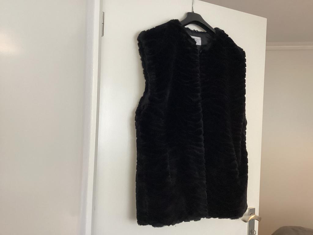 Zwarte nep bont Bodywarmer maat L Z.G.A.N. WEGA €17,50, Kleding | Dames, Bodywarmers, Ophalen, Zo goed als nieuw, Maat 38/40 (M)