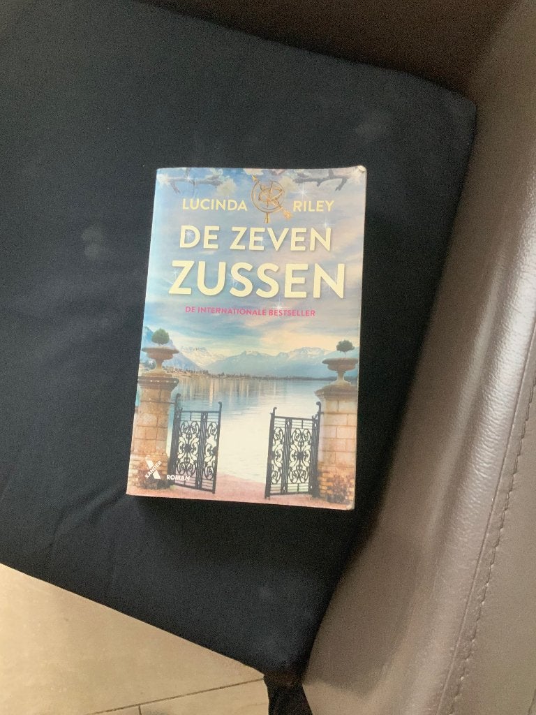 De zeven zussen lucinda Riley, Ophalen of Verzenden, Zo goed als nieuw