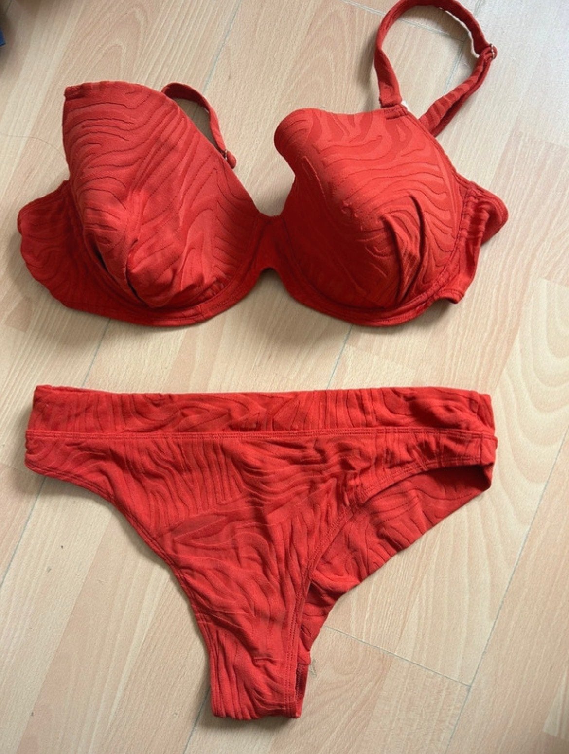 Livera rood lingeriesetje - BH en slip, Ophalen of Verzenden, Rood, Setje