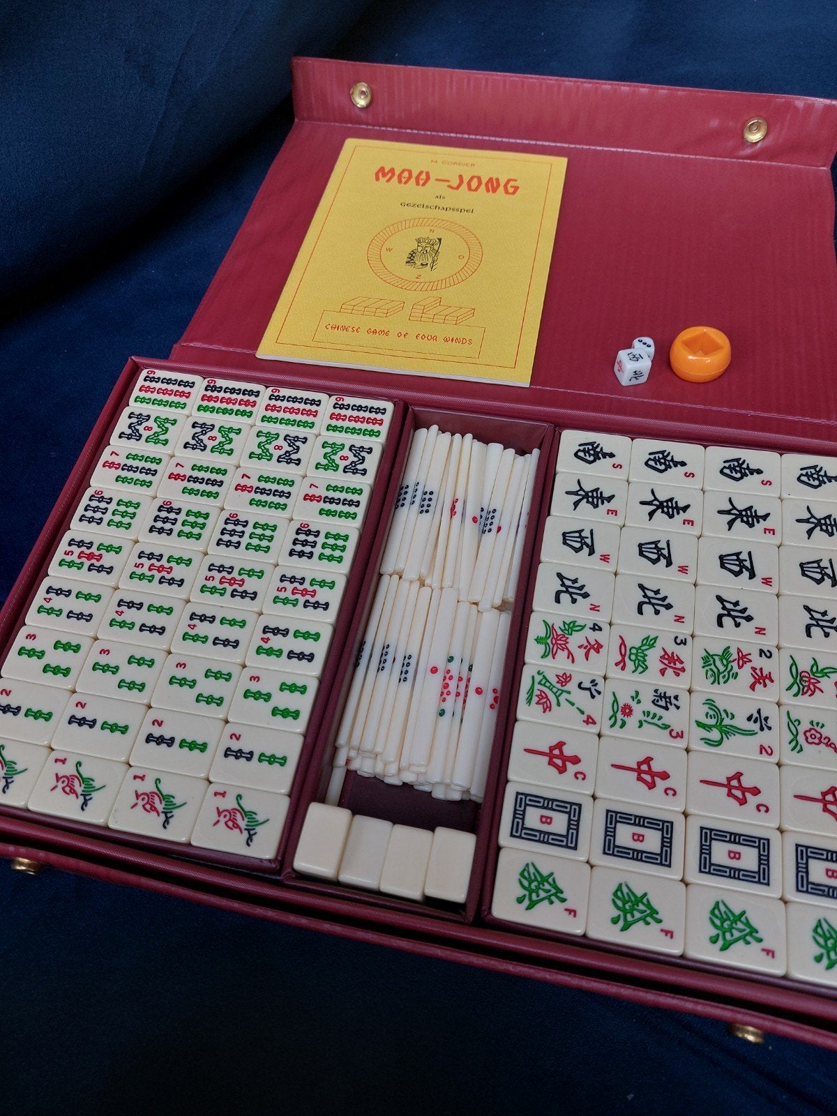 Mahjong spel in luxe koffer, compleet met reservestenen, Ophalen of Verzenden, Zo goed als nieuw