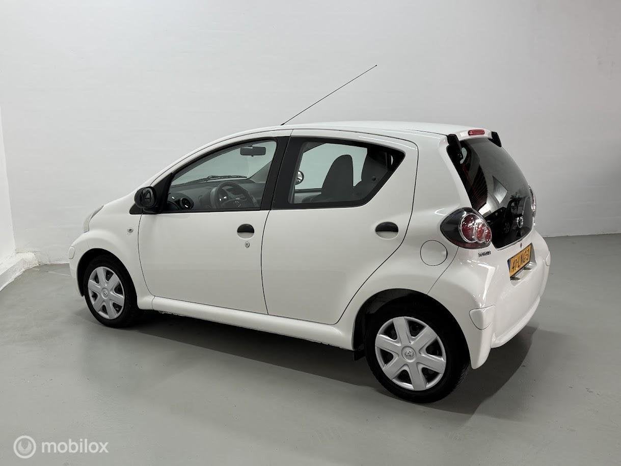 Toyota Aygo 1.0-12V Access | AIRCO | STUURBEKR., Voorwielaandrijving, Gebruikt, 4 stoelen, Origineel Nederlands