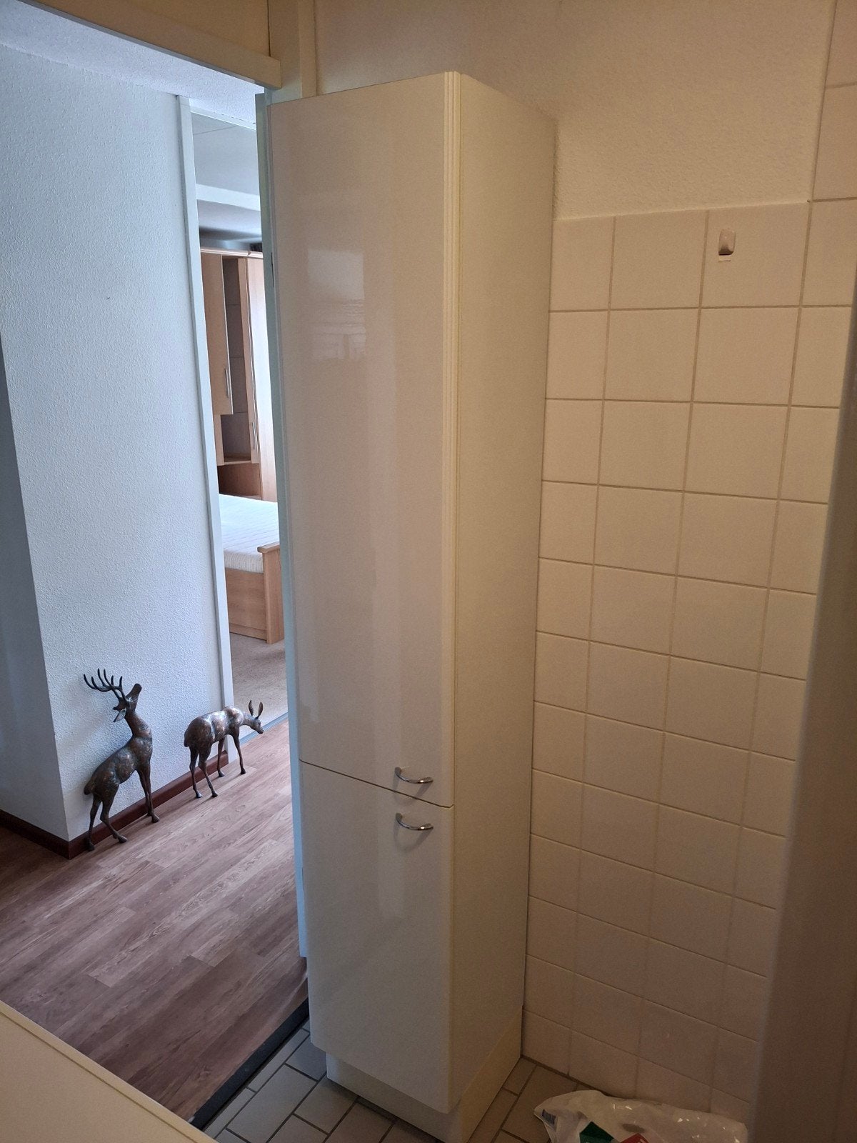 Witte smalle kast met planken, Huis en Inrichting, Ophalen
