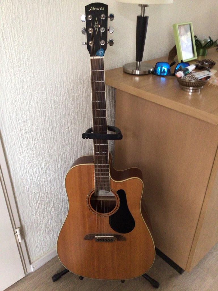 Alvarez AB60CE Westerngitaar met element, Muziek en Instrumenten, Snaarinstrumenten | Gitaren | Akoestisch, Ophalen, Zo goed als nieuw