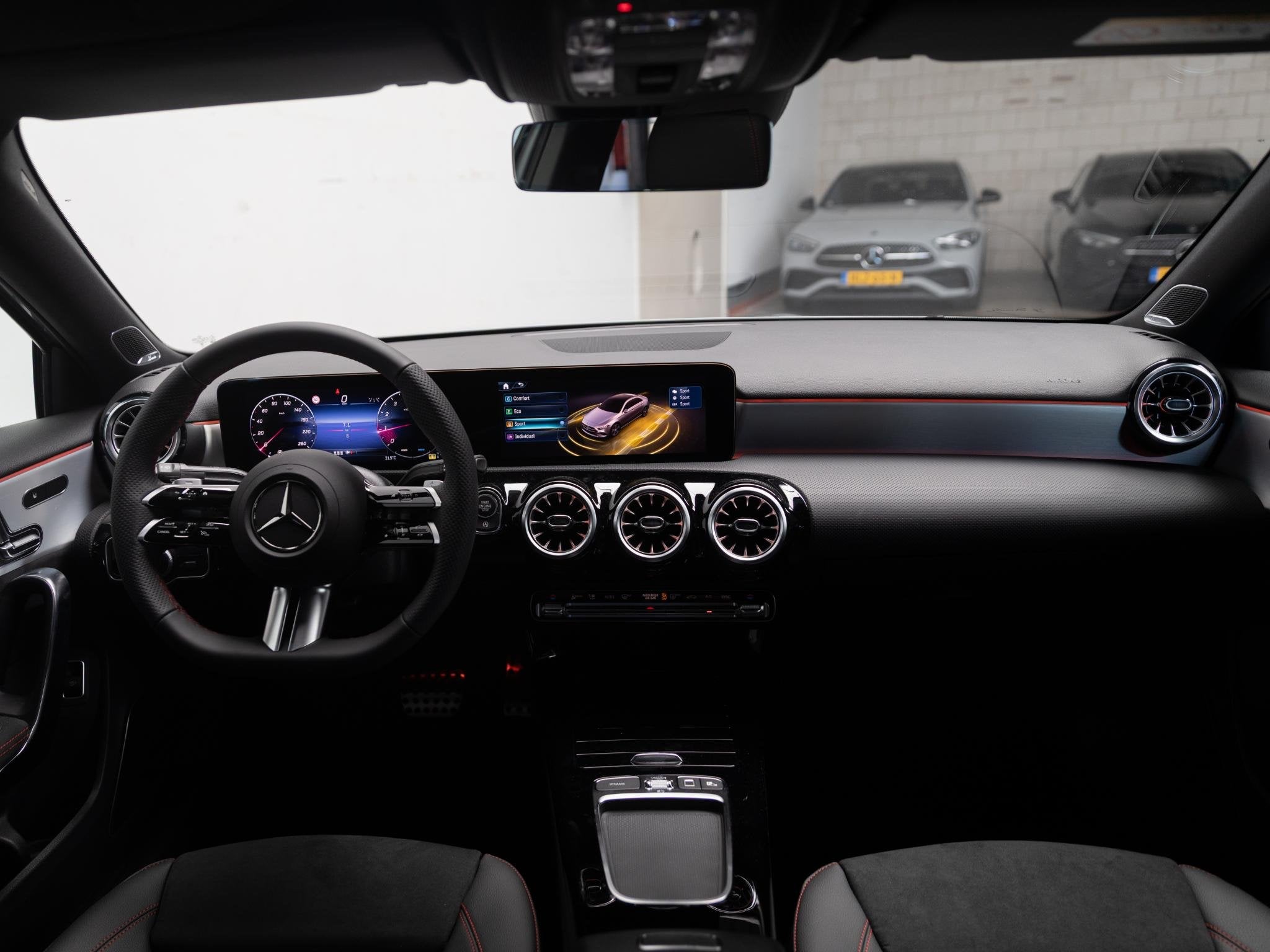 Mercedes-Benz A-Klasse Limousine 180 Business Solution AMG P, Gebruikt, Automatische klimaatregeling, Origineel Nederlands, Bedrijf