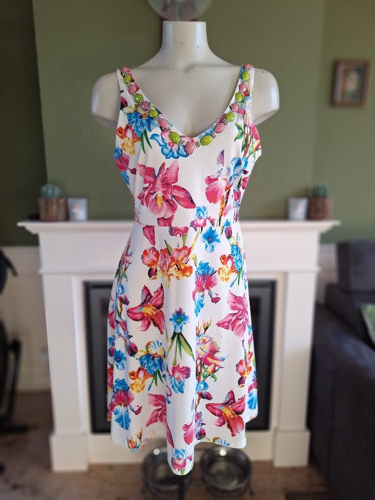 K-Design jurk mt M zomerse bloemen stenen halslijn, Kleding | Dames, Maat 38/40 (M), K-design, Zo goed als nieuw, Knielengte