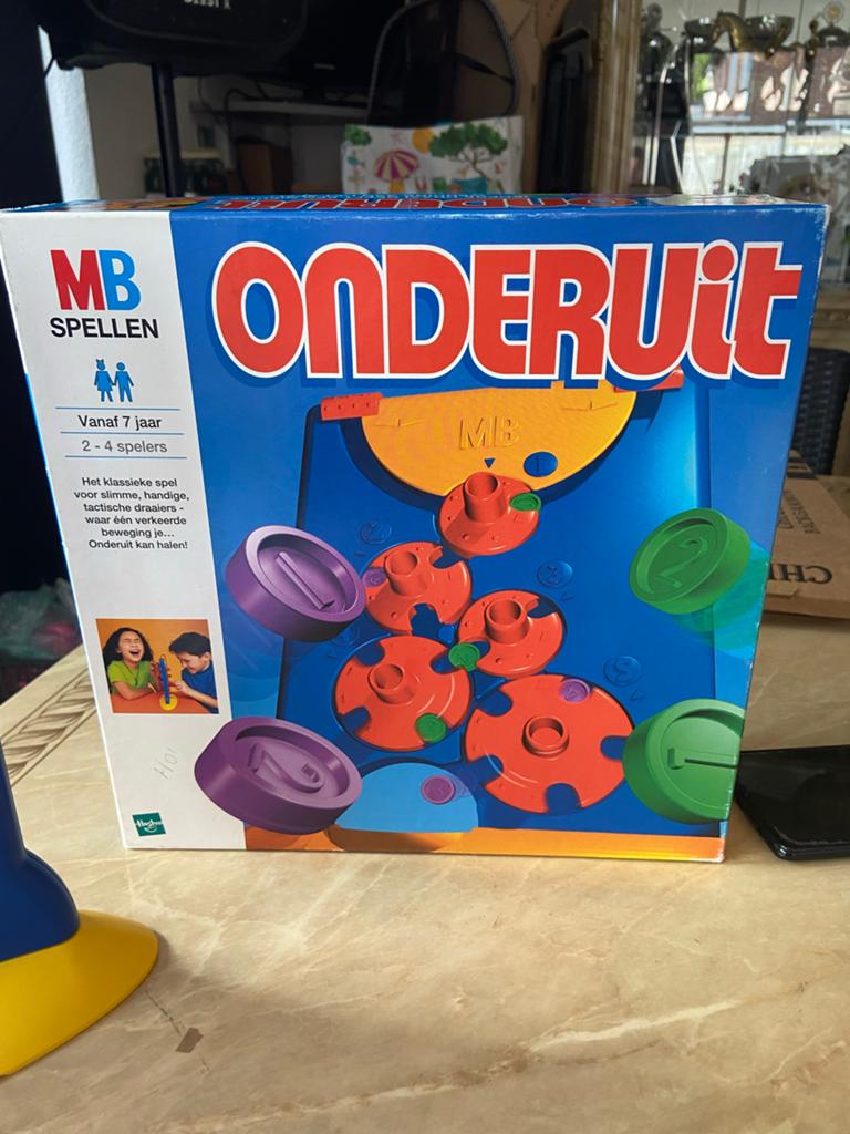 MB Spellen Onderuit - Strategisch Bordspel, Drie of vier spelers, Ophalen of Verzenden, Zo goed als nieuw