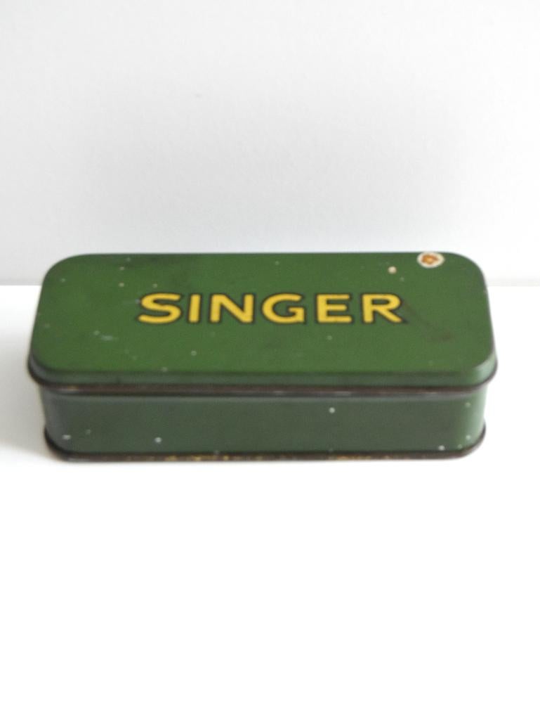 Oud Singer blikje voor naaimachine toebehoren in goede staat, Ophalen of Verzenden, Gebruikt, Toebehoren, Singer