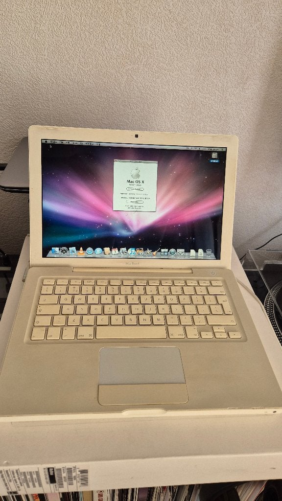 Apple MacBook 13" White (A1181), Gebruikt, Qwerty, 13 inch, Ophalen of Verzenden